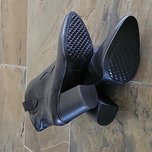 Womens Western Style Booties, black, 3" block heel. Aerosoles. Size 8 - Picture 5 of 7